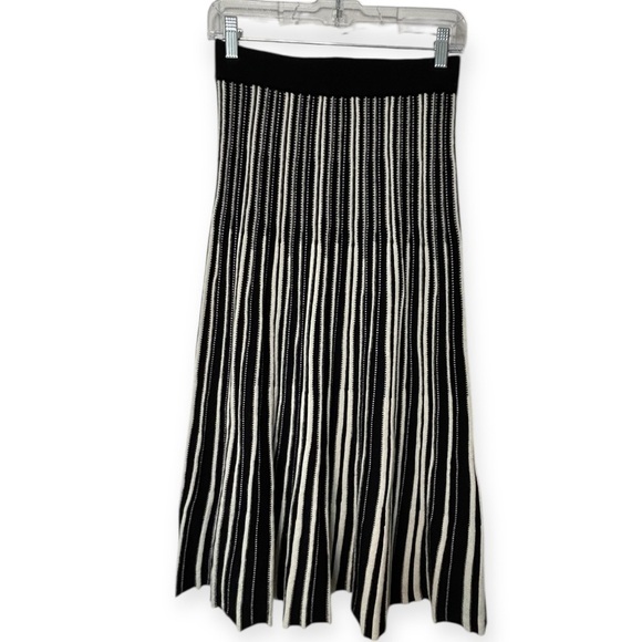 Pure Collection cashmere and wool Black and White A-Line Skirt - Picture 5 of 10